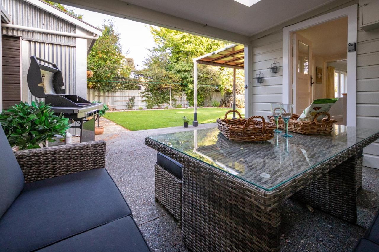 Hop, Skip And Jump To The - House Ferienhaus Te Anau